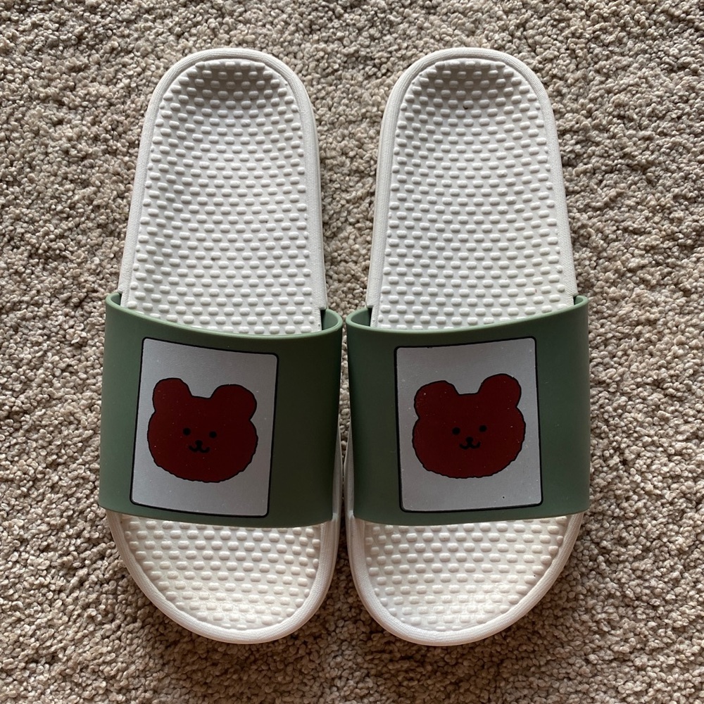 WHITE TEDDY SLIDES 🤍